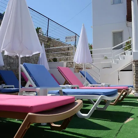 Ayisigi Hotel *